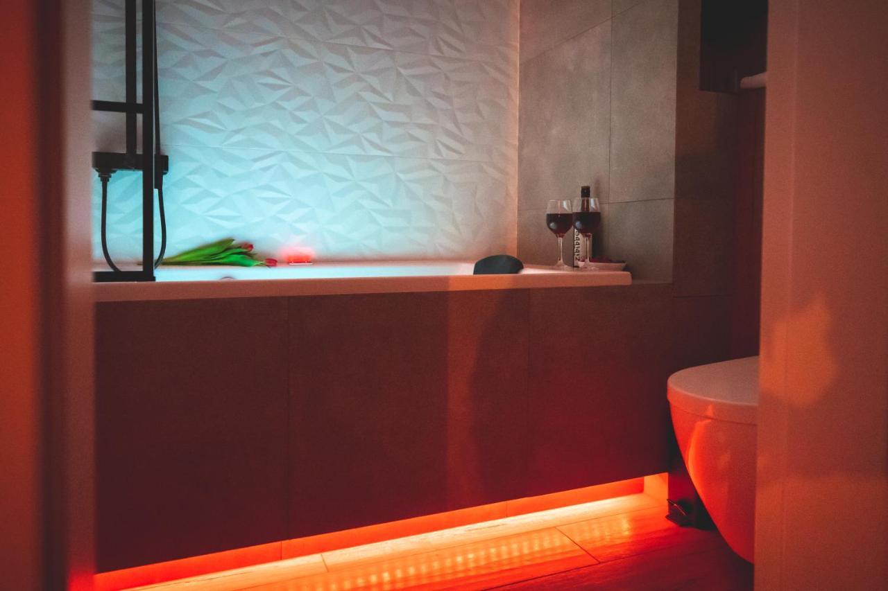 Movie Jacuzzi At The Main Station By Renters * Krakow