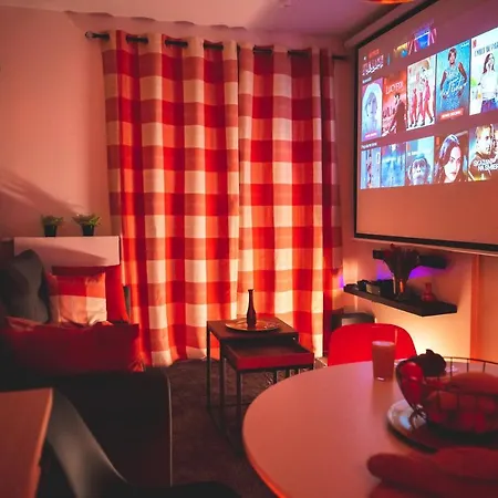 Movie Jacuzzi Apartment At The Main Station By Noclegi Renters Cracovia Exterior foto