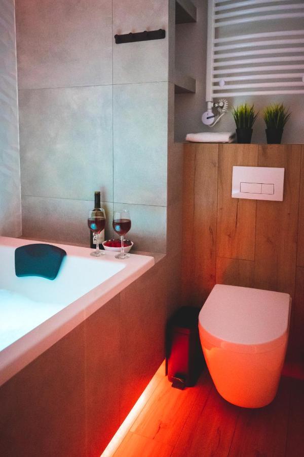 Apartamento Movie Jacuzzi At The Main Station By Renters *