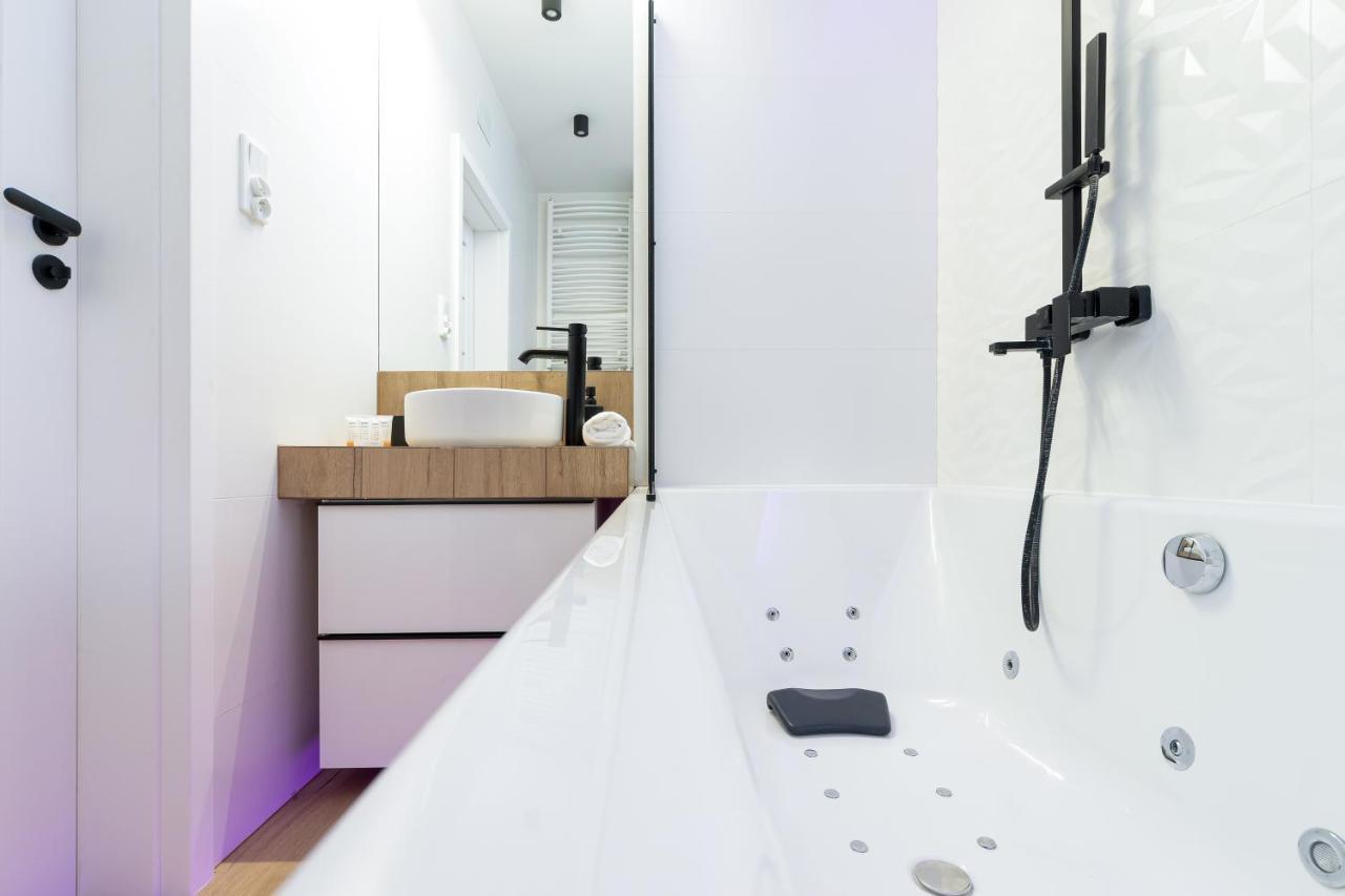 Apartamento Movie Jacuzzi At The Main Station By Renters *