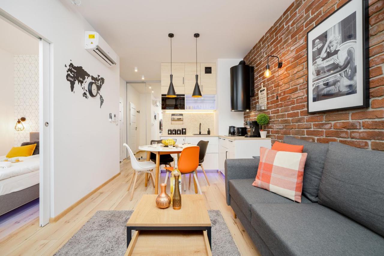 Apartamento Movie Jacuzzi At The Main Station By Renters *